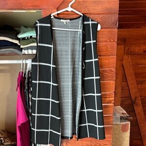 Elegant Black and White Women's Cardigan Vest